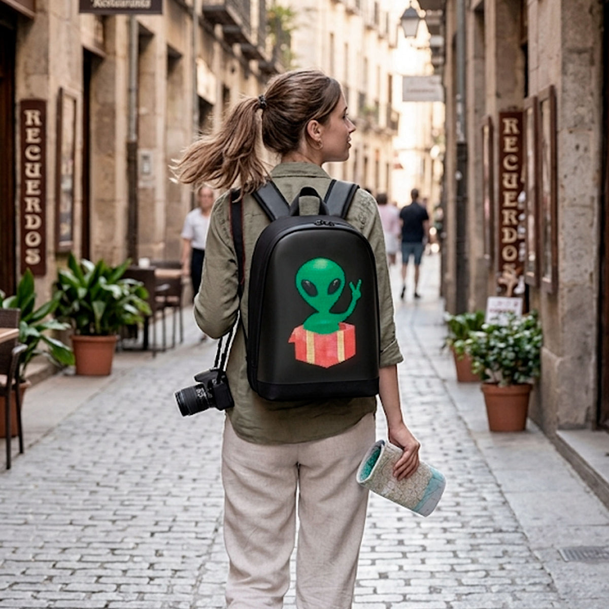 Mochila LED Personalizable con Pantalla Animada y Power Bank